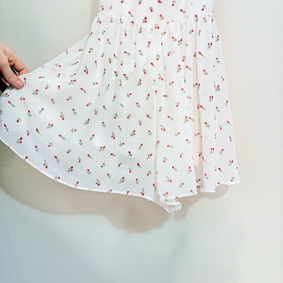 4/$10🎄Forever 21 White Romper w Ditsy Rose Pattern and Criss Cross Straps - Picture 5 of 13